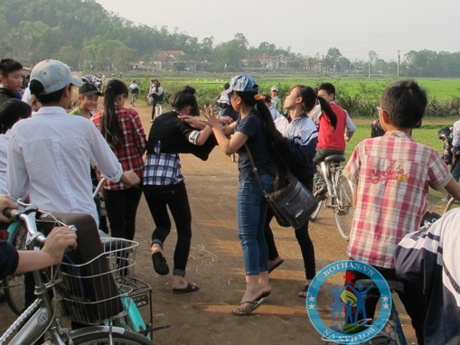 Clip nữ sinh đánh nhau 7 Clip nữ sinh đánh nhau 7